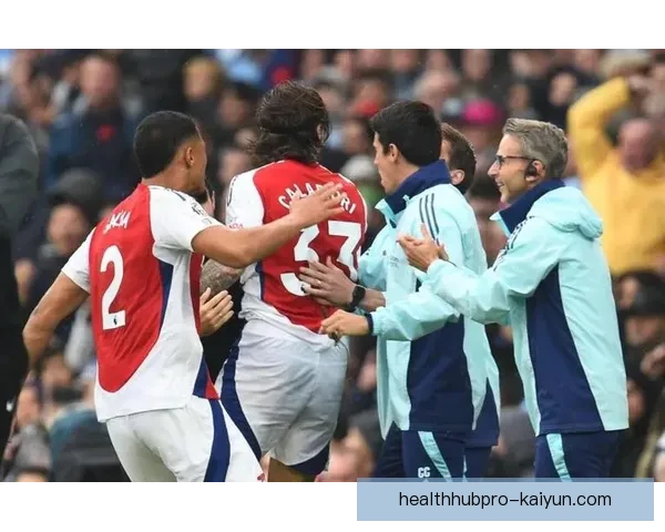 米特罗维奇在近期比赛中的表现稳健，引发了外界对其足球影响力的关注。